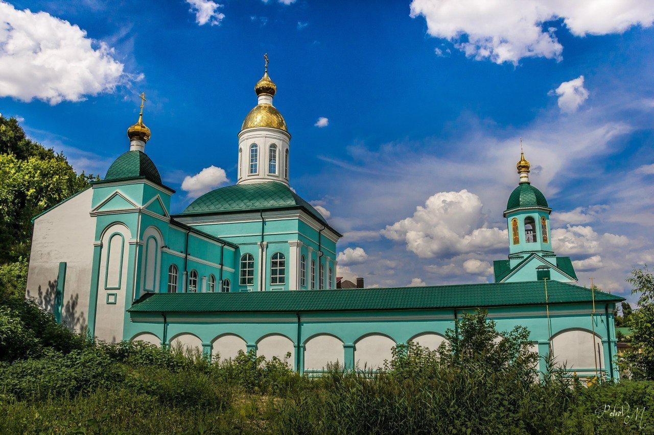 По года в воронежской. Храм святителя Митрофана Воронежского. Храм Митрофана Воронежского в Воронеже. Собор Святитель Митрофан Воронеж. Митрофановский храм на источнике Воронеж.